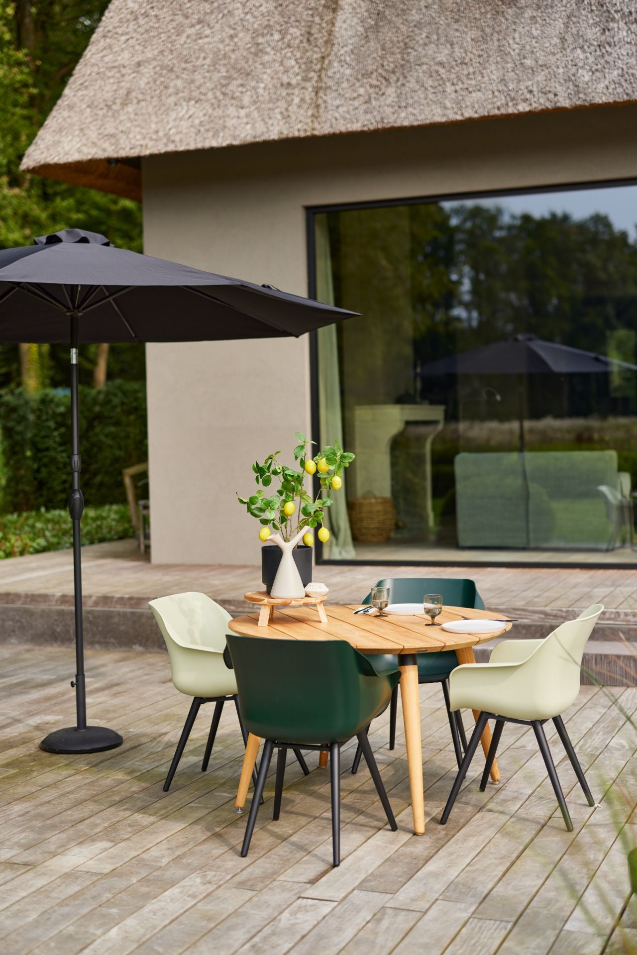 Sophie Studio Teak Tisch rund von Hartman