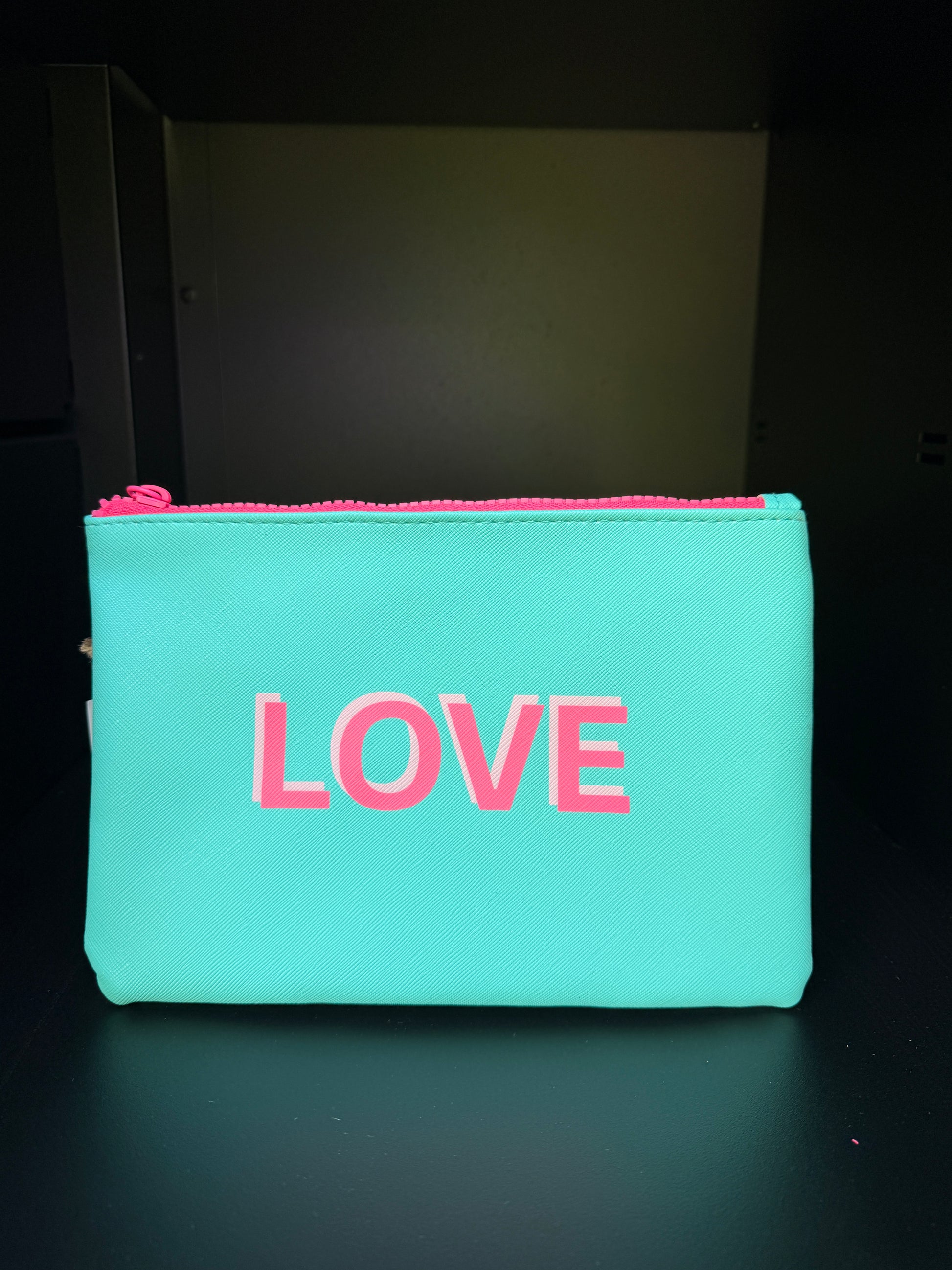 Kosmetiktasche in türkis mit LOVE Aufschrift
