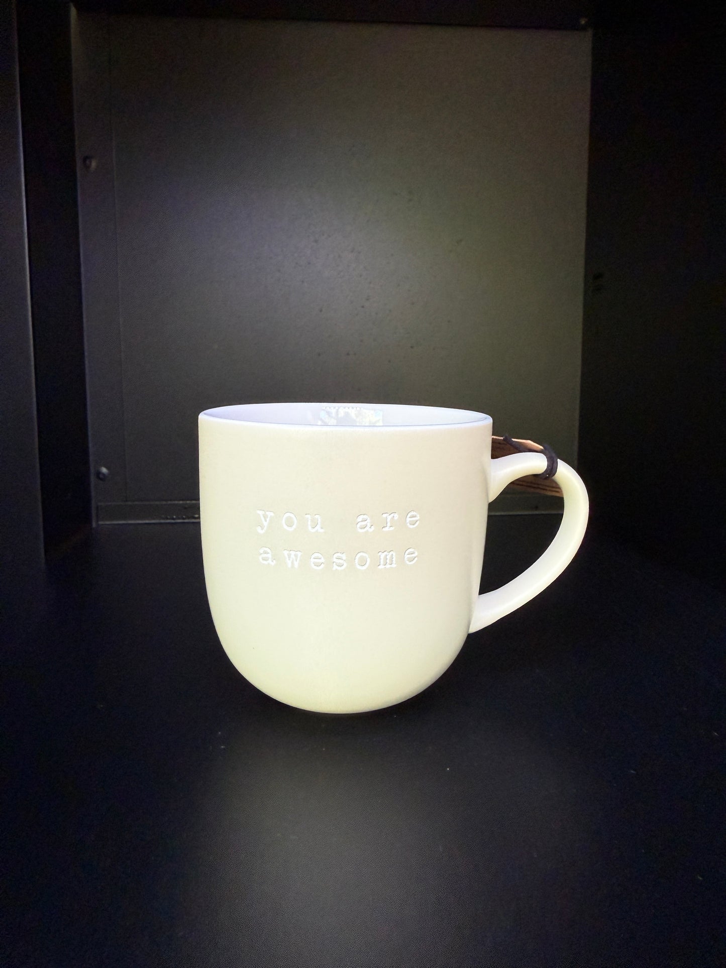 Henkelbecher mit Aufschrift "you are awesome!"
